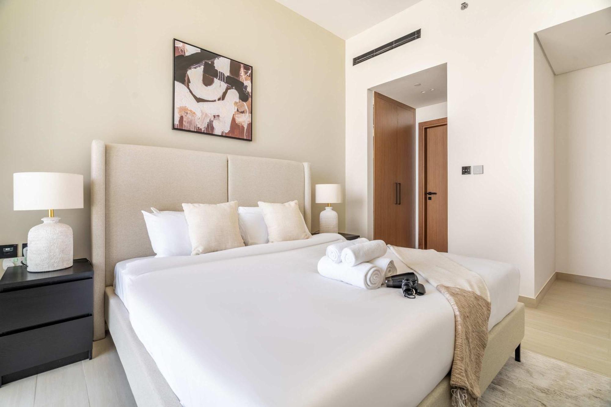 Elegant 1 Bedroom In Jvc With Canal Views *