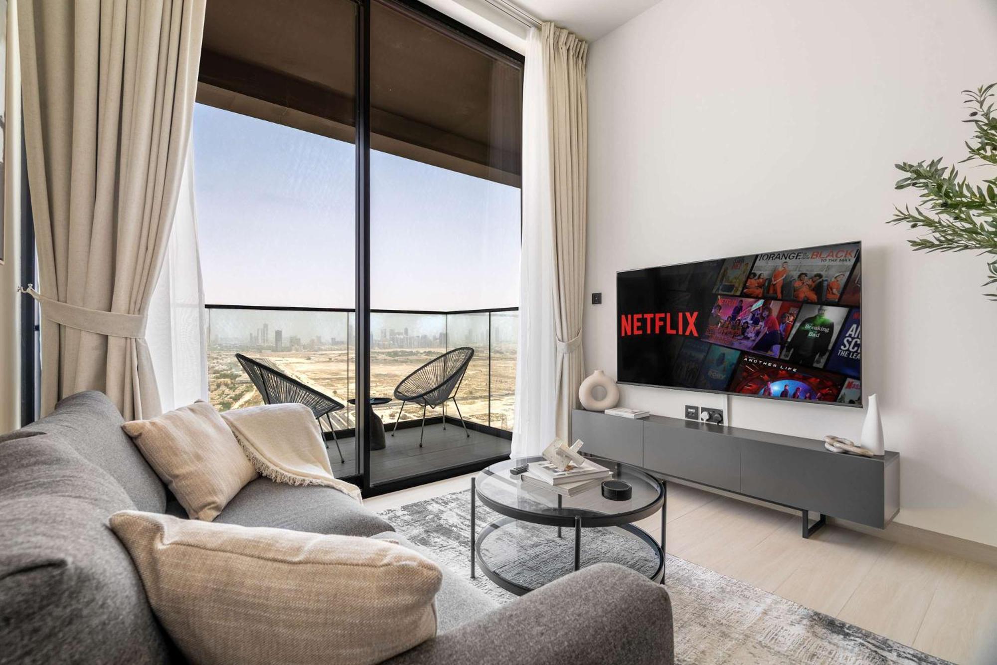 Elegant 1 Bedroom In Jvc With Canal Views Apartment